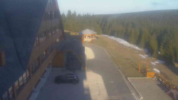 Parkoviště a hlavní vchod