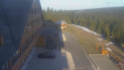 Parkoviště a hlavní vchod