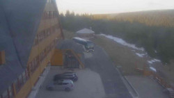 Parkoviště a hlavní vchod