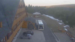 Parkoviště a hlavní vchod