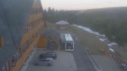 Parkoviště a hlavní vchod