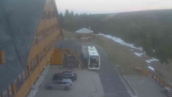 Parkoviště a hlavní vchod