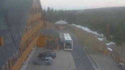 Parkoviště a hlavní vchod