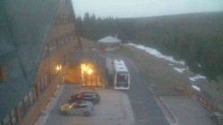 Parkoviště a hlavní vchod