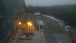 Parkoviště a hlavní vchod