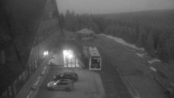 Parkoviště a hlavní vchod