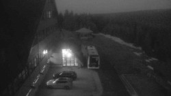 Parkoviště a hlavní vchod