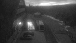 Parkoviště a hlavní vchod