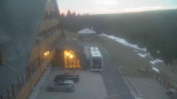 Parkoviště a hlavní vchod