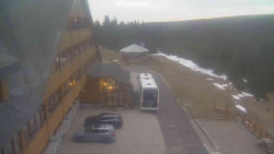 Parkoviště a hlavní vchod