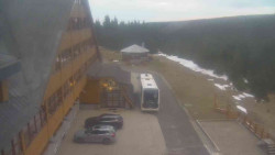 Parkoviště a hlavní vchod