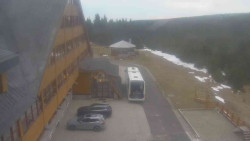 Parkoviště a hlavní vchod