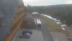 Parkoviště a hlavní vchod