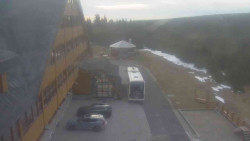 Parkoviště a hlavní vchod