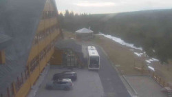 Parkoviště a hlavní vchod