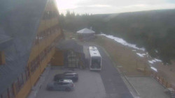 Parkoviště a hlavní vchod