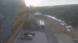 Parkoviště a hlavní vchod