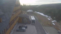 Parkoviště a hlavní vchod