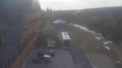 Parkoviště a hlavní vchod