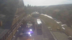 Parkoviště a hlavní vchod