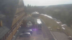 Parkoviště a hlavní vchod