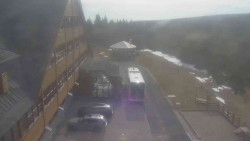 Parkoviště a hlavní vchod