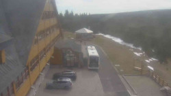 Parkoviště a hlavní vchod