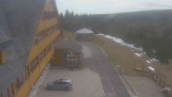 Parkoviště a hlavní vchod