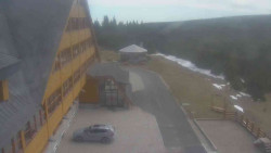 Parkoviště a hlavní vchod