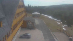 Parkoviště a hlavní vchod