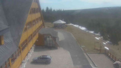 Parkoviště a hlavní vchod