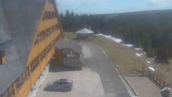 Parkoviště a hlavní vchod