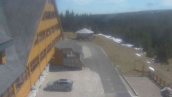 Parkoviště a hlavní vchod