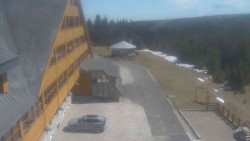 Parkoviště a hlavní vchod