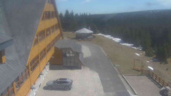 Parkoviště a hlavní vchod