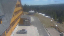 Parkoviště a hlavní vchod