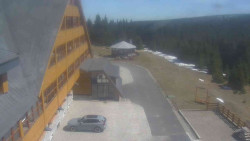 Parkoviště a hlavní vchod