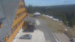 Parkoviště a hlavní vchod