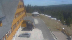 Parkoviště a hlavní vchod