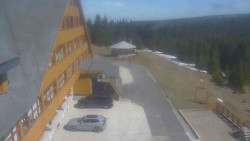 Parkoviště a hlavní vchod