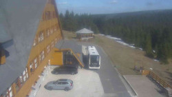 Parkoviště a hlavní vchod