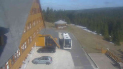 Parkoviště a hlavní vchod