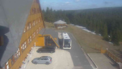 Parkoviště a hlavní vchod