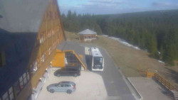 Parkoviště a hlavní vchod