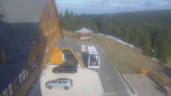 Parkoviště a hlavní vchod