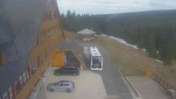 Parkoviště a hlavní vchod