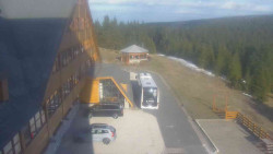 Parkoviště a hlavní vchod