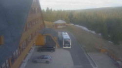 Parkoviště a hlavní vchod