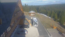 Parkoviště a hlavní vchod