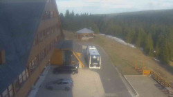 Parkoviště a hlavní vchod